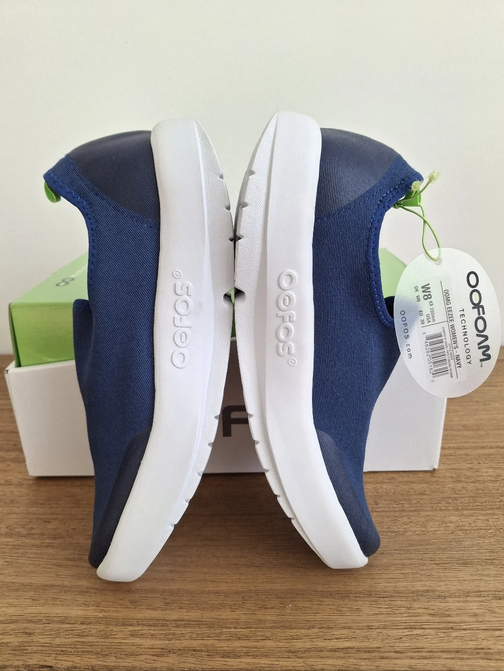 (New) OOFOS – OOmg eeZee Low Recovery Shoes (Navy) – Women's 8